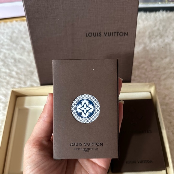 ULTRA RARE LOUIS VUITTON Monogram Fleur 3 Pack Playing Cards UNOPENED - Picture 6 of 10